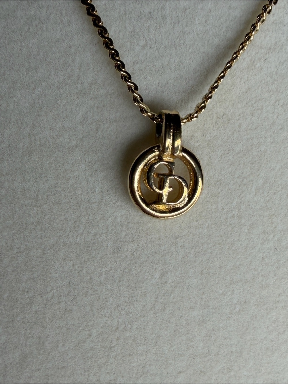 DIOR Dainty CD Logo Circle Pendant Necklace 17in - Picture 2 of 10